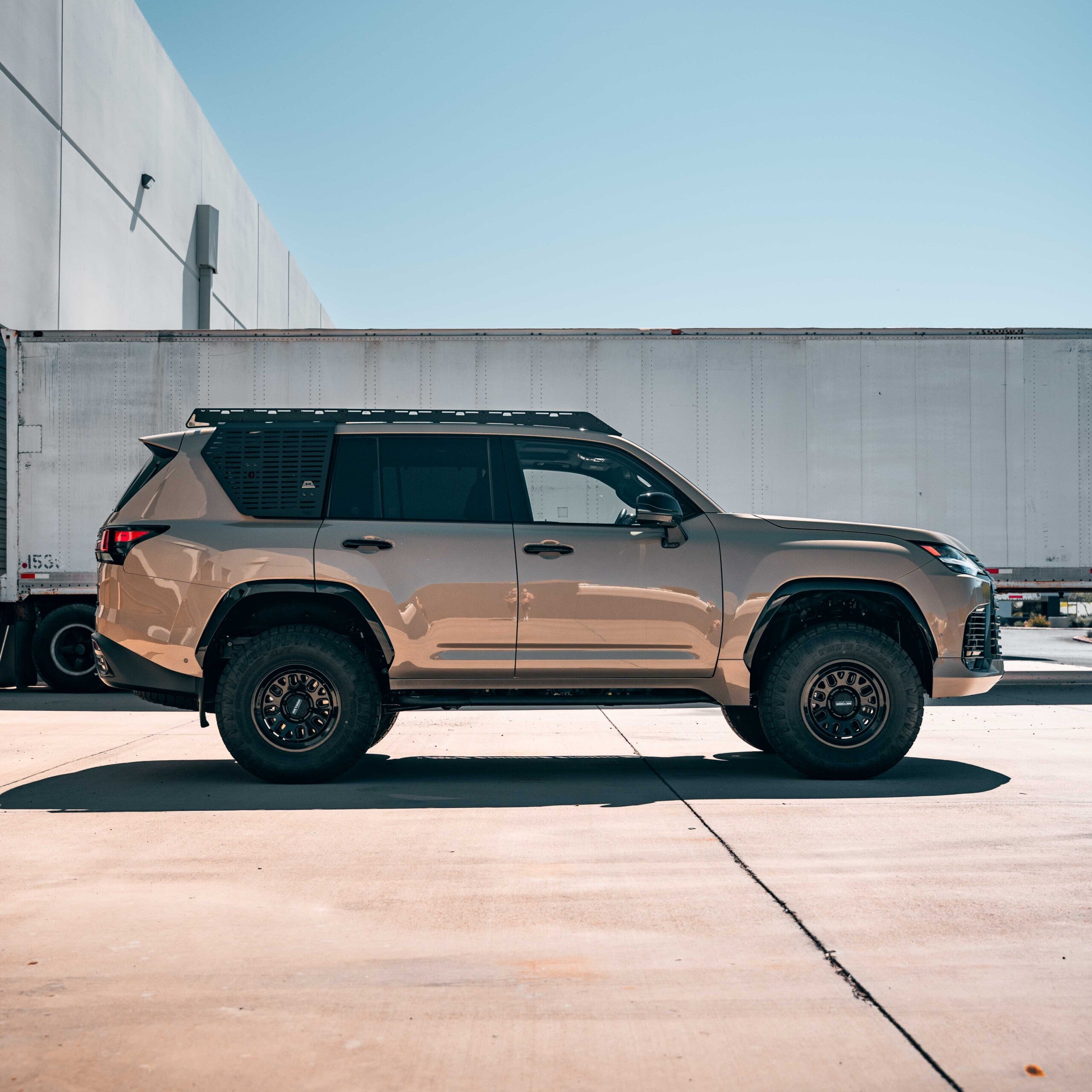 Lexus 700 & 600 Rock Sliders Lifestyle 10