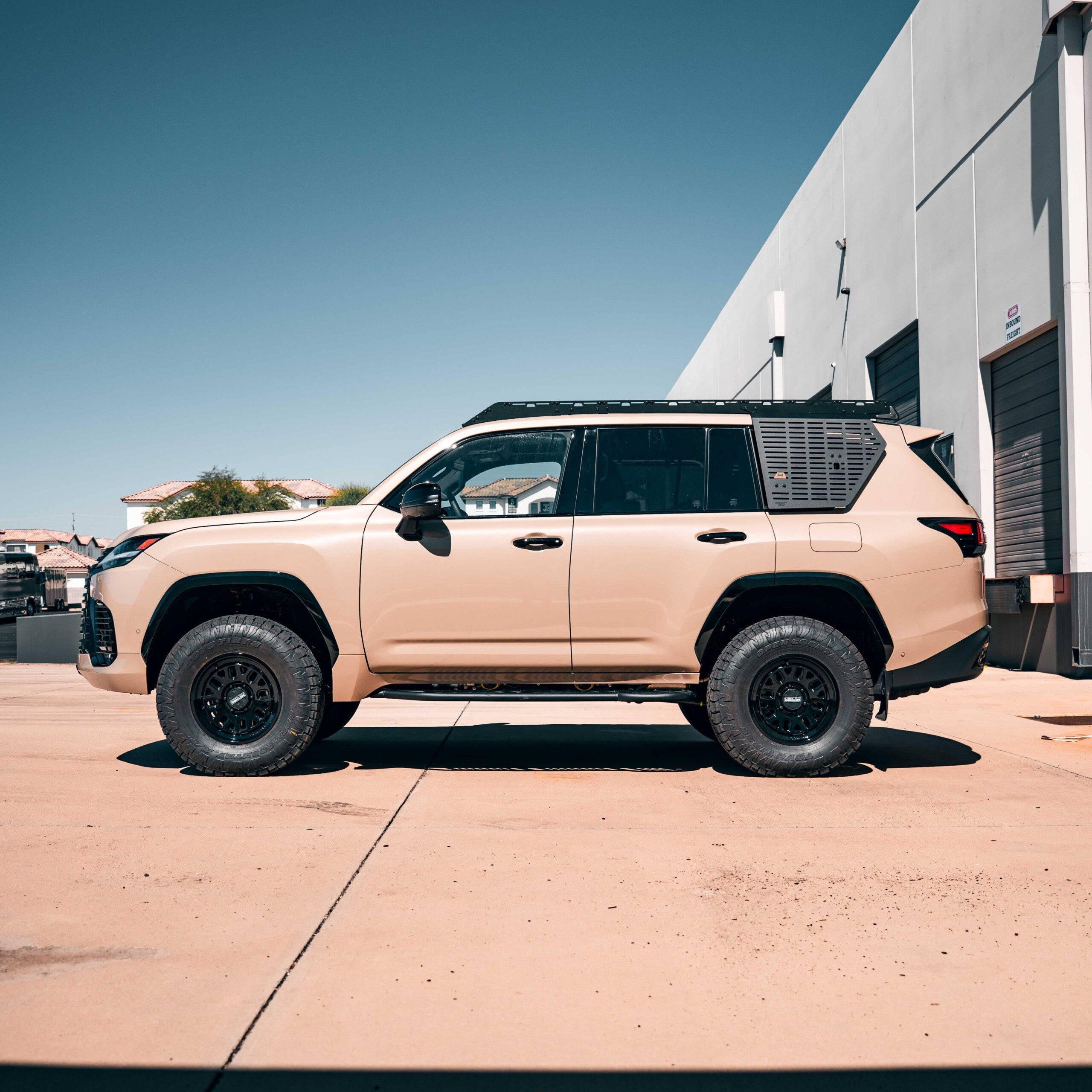 Lexus 700 & 600 Rock Sliders Lifestyle 11